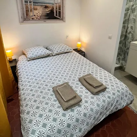 2 Pieces Climatisees Avec Terrasse - Centre