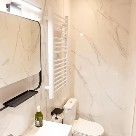 2 Pieces Climatisees Avec Terrasse - Centre *