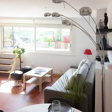 2 Pieces Climatisees Avec Terrasse - Centre