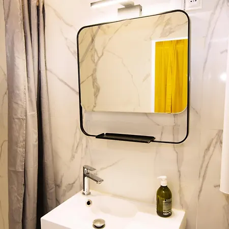 2 Pieces Climatisees Avec Terrasse - Centre Apartamento Toulon