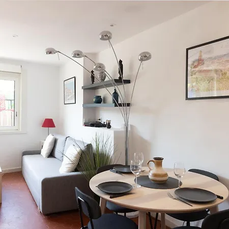 2 Pieces Climatisees Avec Terrasse - Centre *